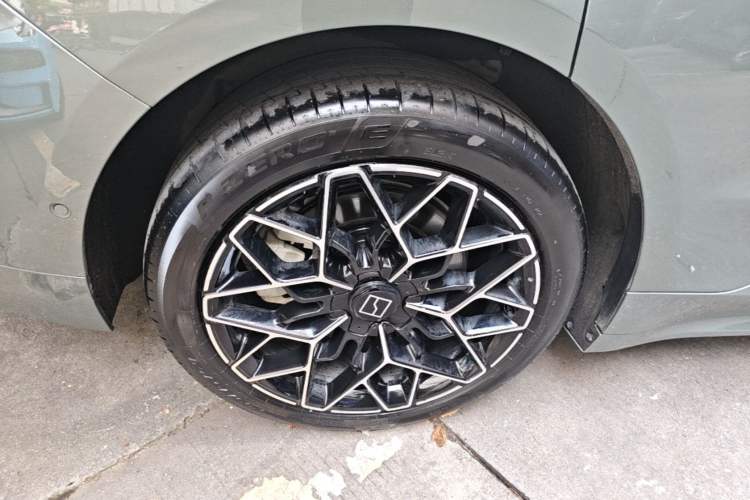 Used Zeekr 001 2024 YOU Edition 100 kWh All-Wheel Drive Right Rear Wheel Hub