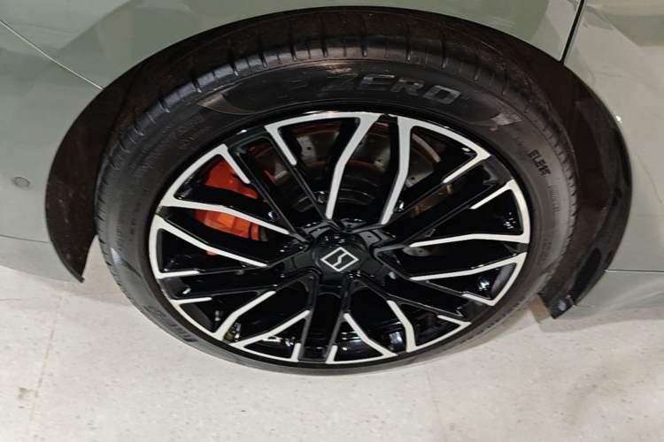 Used Zeekr 001 2024 YOU Edition 100 kWh All-Wheel Drive Right Rear Wheel Hub
