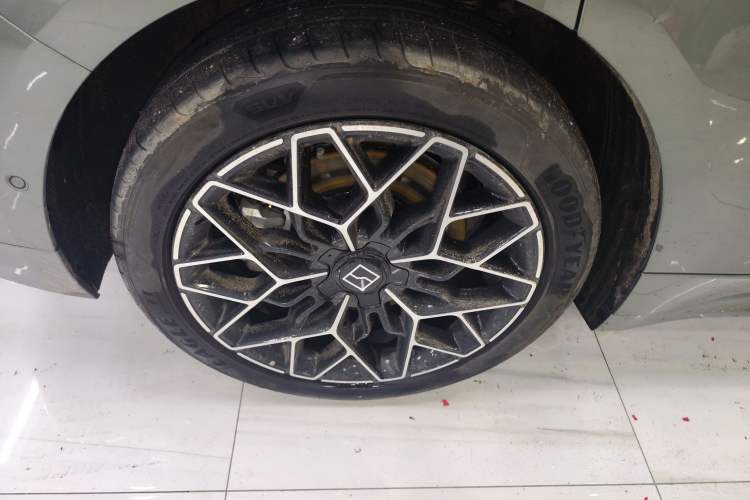 Used Zeekr 001 2024 WE Edition 100 kWh Rear-Drive Right Rear Wheel Hub