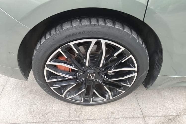 Used Zeekr 001 2024 YOU Edition 100 kWh All-Wheel Drive Right Rear Wheel Hub
