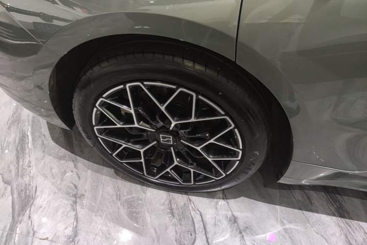 Used Zeekr 001 2024 WE Edition 100 kWh Rear-Drive Right Rear Wheel Hub