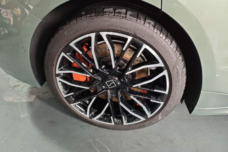 Used Zeekr 001 2024 YOU Edition 100 kWh All-Wheel Drive Right Rear Wheel Hub
