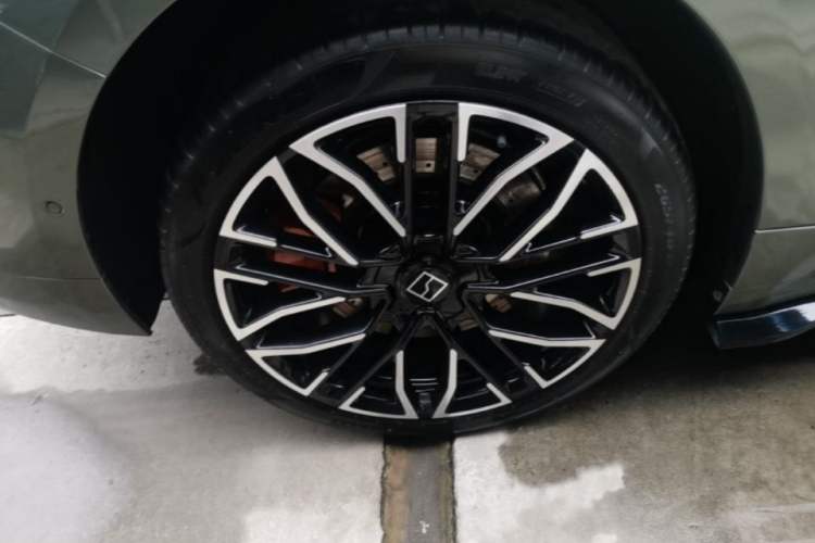 Used Zeekr 001 2024 YOU Edition 100 kWh All-Wheel Drive Right Rear Wheel Hub