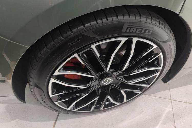 Used Zeekr 001 2024 YOU Edition 100 kWh All-Wheel Drive Right Rear Wheel Hub