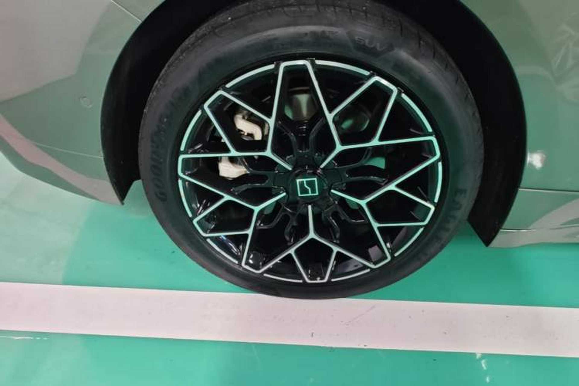 Used Zeekr 001 2024 WE Edition 100 kWh Rear-Drive Right Rear Wheel Hub
