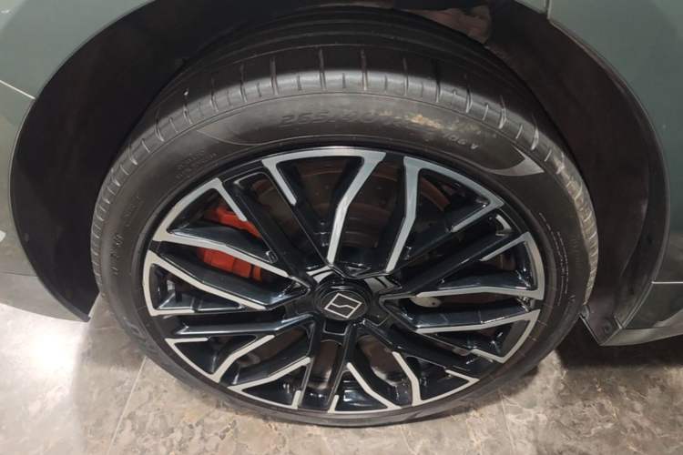 Used Zeekr 001 2024 YOU Edition 100 kWh All-Wheel Drive Right Rear Wheel Hub