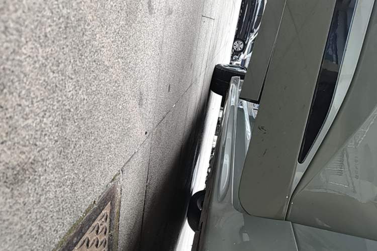 Used Zeekr 001 2024 YOU Edition 100 kWh All-Wheel Drive Right Side Sill