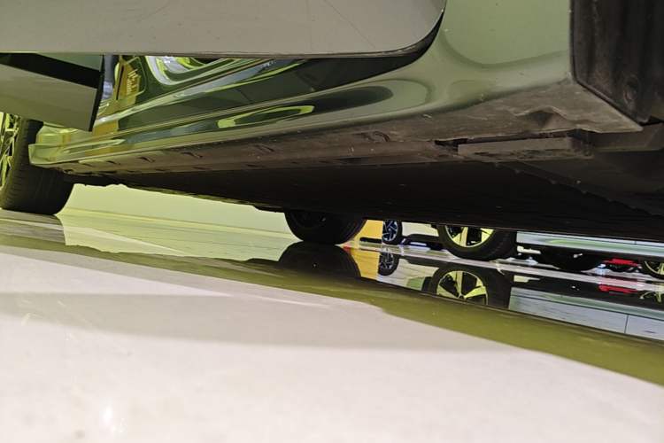 Used Zeekr 001 2024 WE Edition 100 kWh Rear-Drive Right Side Sill