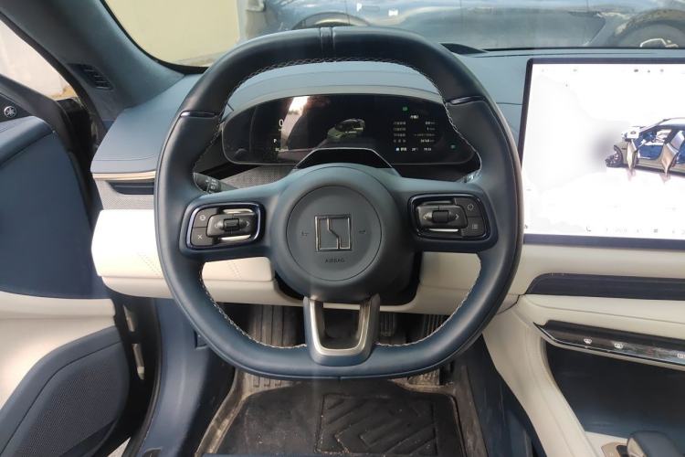 Used Zeekr 001 2024 WE Edition 100 kWh Rear-Drive Steering Wheel