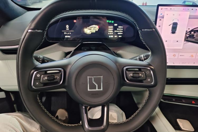 Used Zeekr 001 2024 WE Edition 100 kWh Rear-Drive Steering Wheel