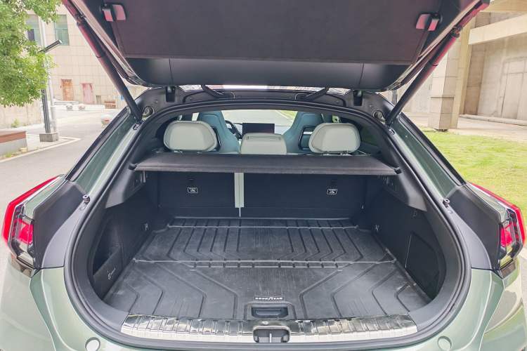Used Zeekr 001 2024 YOU Edition 100 kWh All-Wheel Drive Trunk