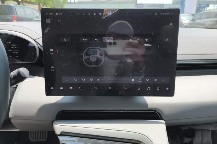 Used Zeekr 001 2024 WE Edition 100 kWh Rear-Drive Audio And AC Panel