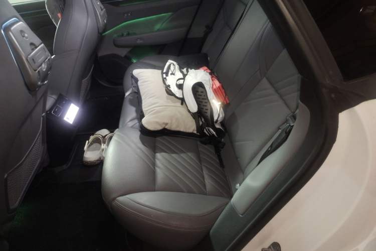Used Zeekr 001 2024 YOU Edition 100 kWh All-Wheel Drive Left Rear Seat