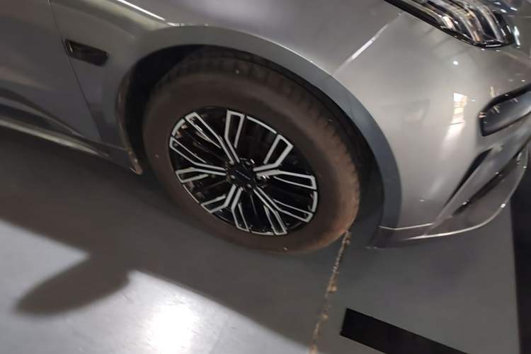 Used Zeekr 001 2024 WE Edition 100 kWh Rear-Drive Right Front Wheel Hub