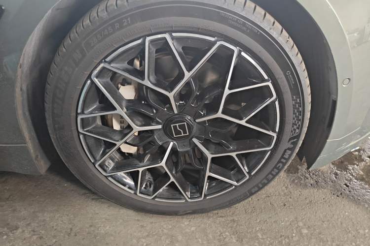 Used Zeekr 001 2024 WE Edition 95 kWh All-Wheel Drive Right Front Wheel Hub