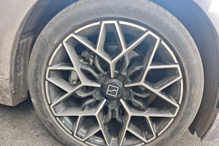 Used Zeekr 001 2024 WE Edition 100 kWh Rear-Drive Right Front Wheel Hub
