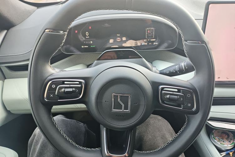 Used Zeekr 001 2024 WE Edition 100 kWh Rear-Drive Steering Wheel