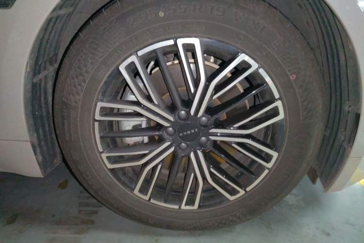 Used Zeekr 001 2024 ME Edition 100 kWh All-Wheel Drive Right Front Wheel Hub