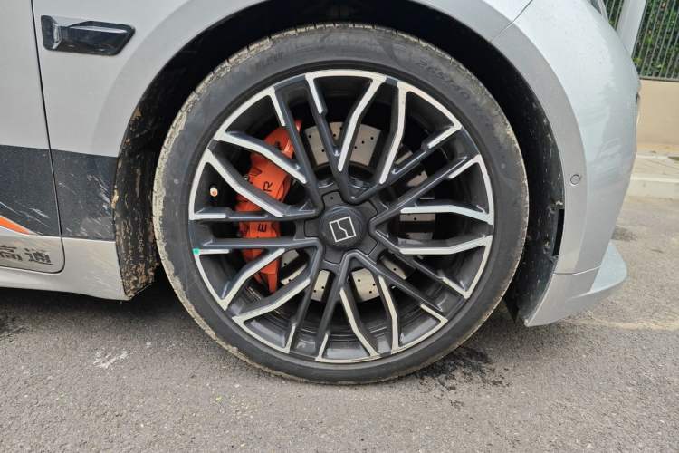 Used Zeekr 001 2024 YOU Edition 100 kWh All-Wheel Drive Right Front Wheel Hub