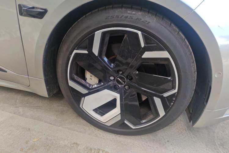 Used Zeekr 001 2024 WE Edition 95 kWh All-Wheel Drive Right Front Wheel Hub