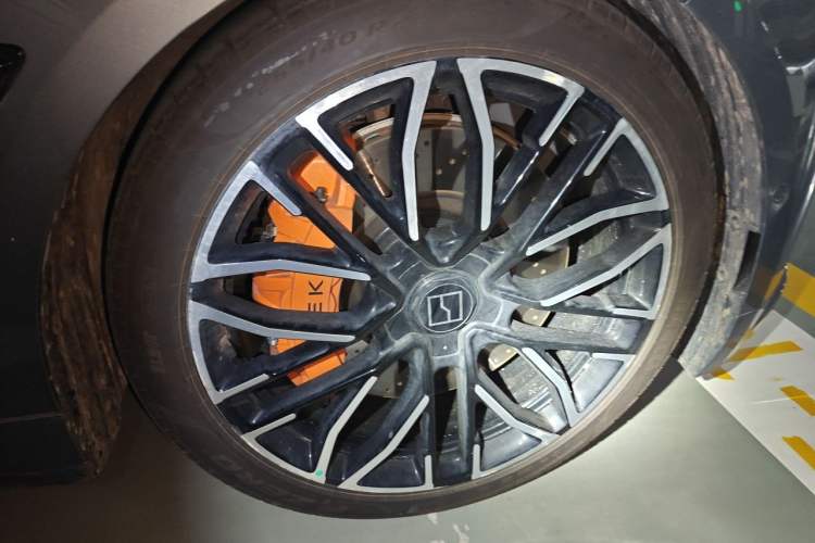 Used Zeekr 001 2024 YOU Edition 100 kWh All-Wheel Drive Right Front Wheel Hub