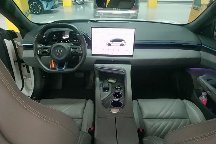 Used Zeekr 001 2024 WE Edition 100 kWh Rear-Drive Center Console