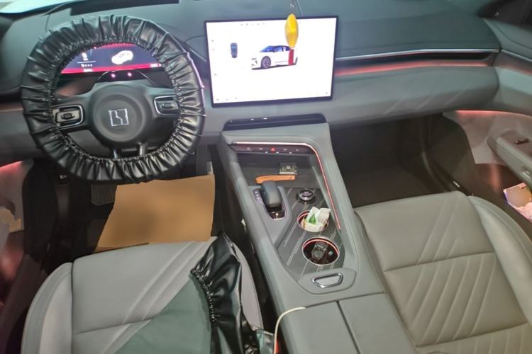 Used Zeekr 001 2024 WE Edition 100 kWh Rear-Drive Center Console