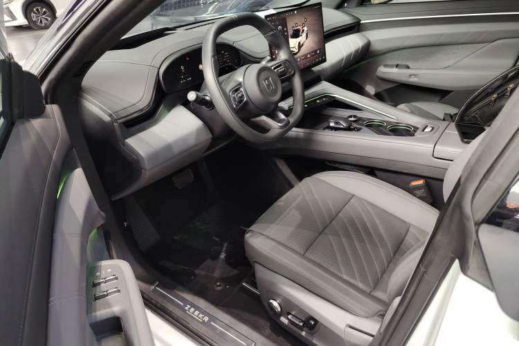 Used Zeekr 001 2024 YOU Edition 100 kWh All-Wheel Drive Driver Seat