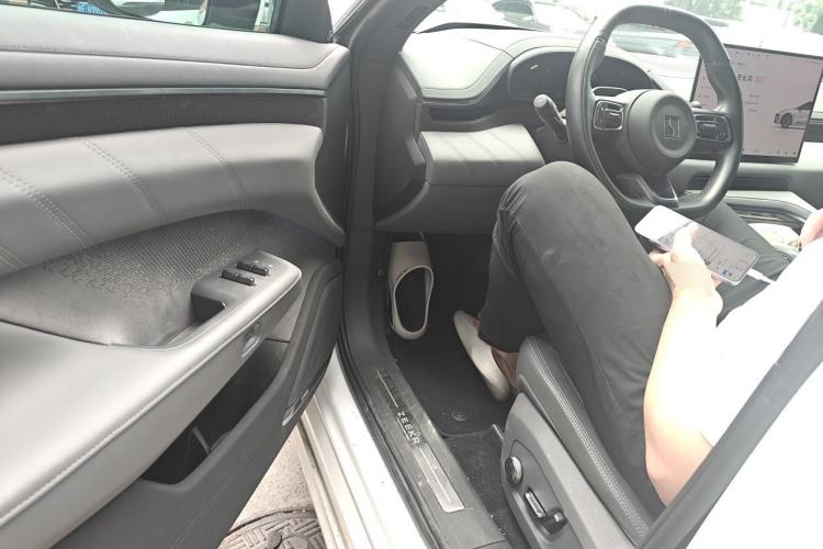 Used Zeekr 001 2024 WE Edition 95 kWh All-Wheel Drive Driver Seat