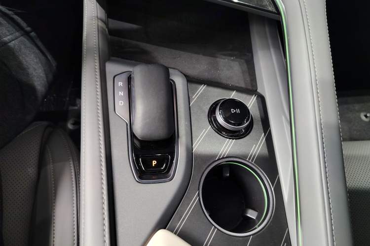 Used Zeekr 001 2024 YOU Edition 100 kWh All-Wheel Drive Gear Lever