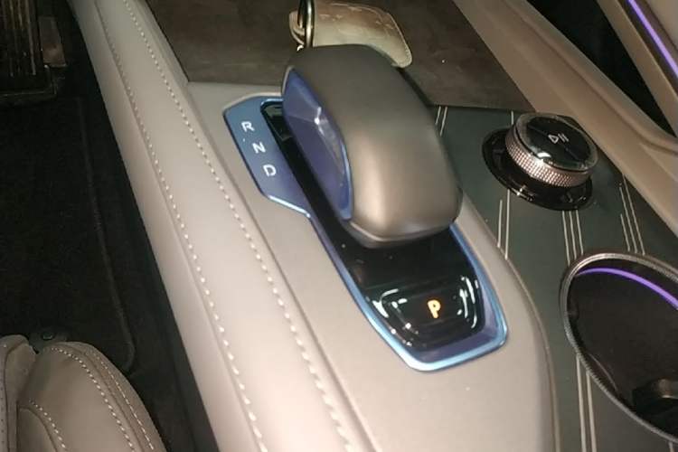 Used Zeekr 001 2024 WE Edition 100 kWh Rear-Drive Gear Lever