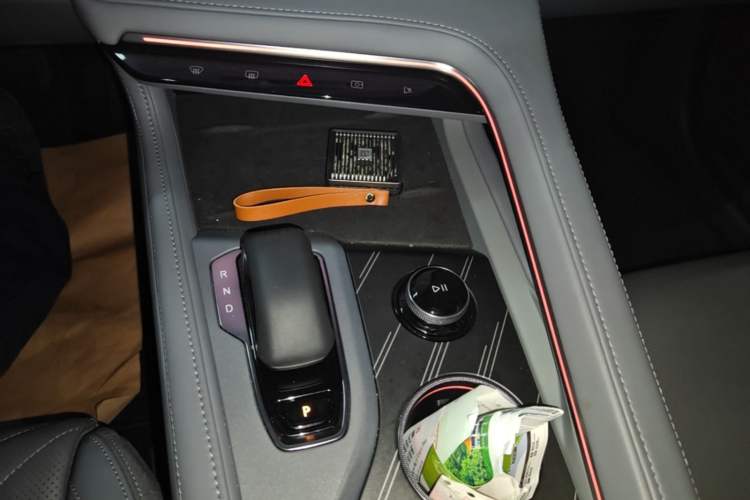 Used Zeekr 001 2024 WE Edition 100 kWh Rear-Drive Gear Lever