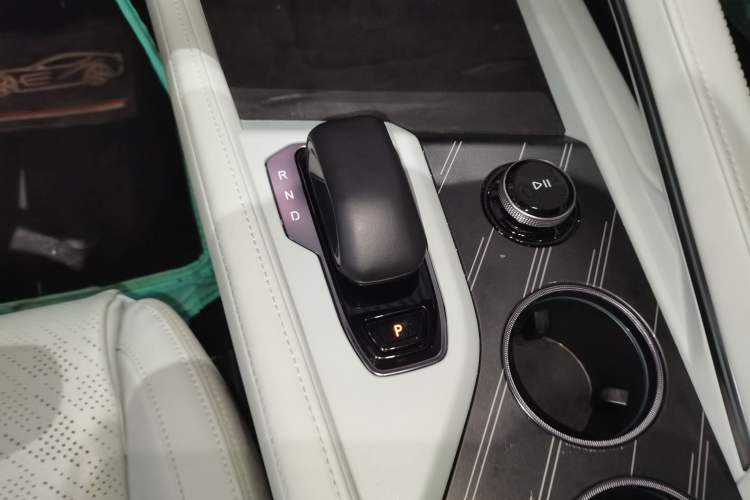 Used Zeekr 001 2024 WE Edition 95 kWh All-Wheel Drive Gear Lever