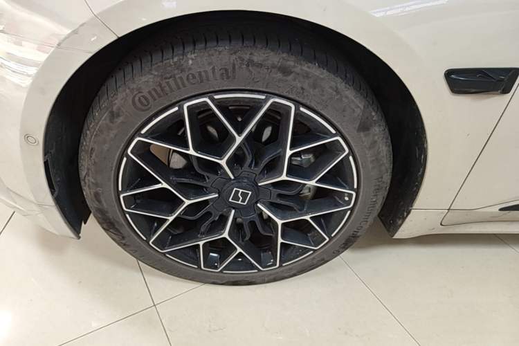 Used Zeekr 001 2024 WE Edition 95 kWh All-Wheel Drive Left Front Wheel Hub