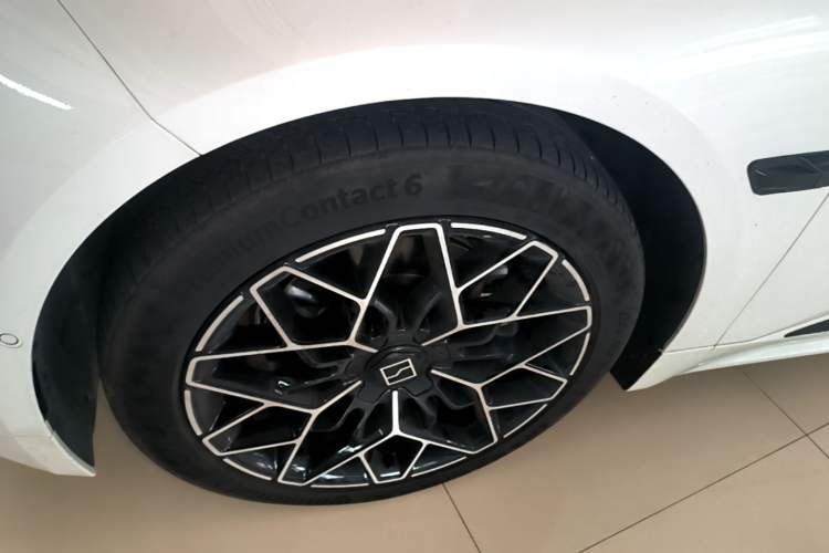Used Zeekr 001 2024 WE Edition 95 kWh All-Wheel Drive Left Front Wheel Hub