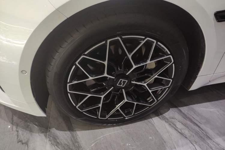 Used Zeekr 001 2024 WE Edition 95 kWh All-Wheel Drive Left Front Wheel Hub