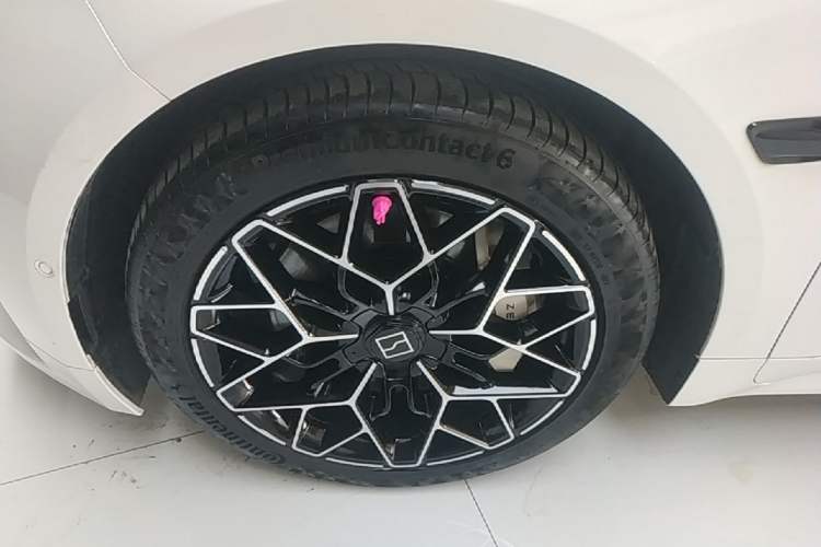 Used Zeekr 001 2024 WE Edition 95 kWh All-Wheel Drive Left Front Wheel Hub