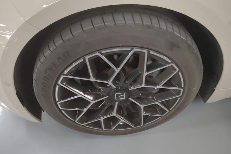 Used Zeekr 001 2024 WE Edition 100 kWh Rear-Drive Left Front Wheel Hub