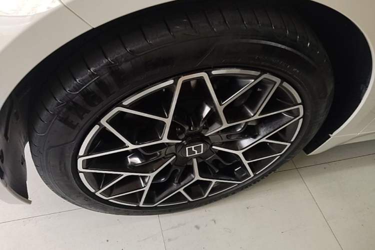Used Zeekr 001 2024 WE Edition 95 kWh All-Wheel Drive Left Front Wheel Hub