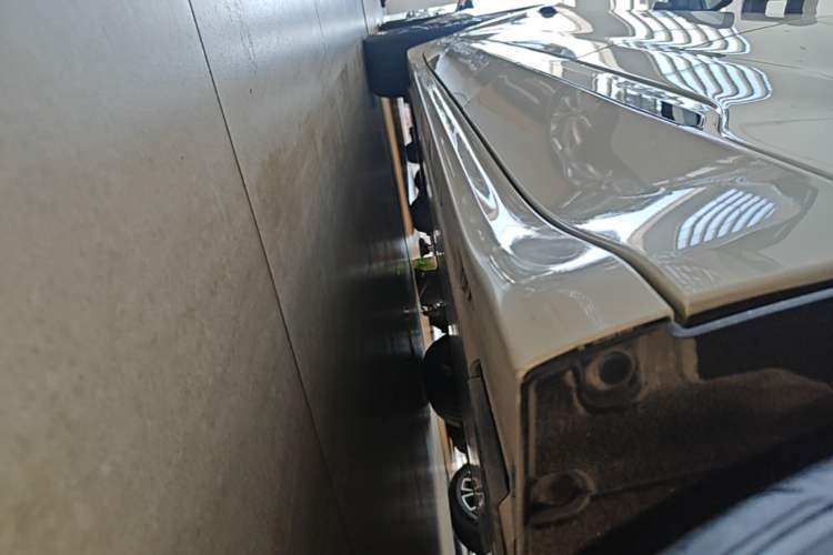 Used Zeekr 001 2024 WE Edition 95 kWh All-Wheel Drive Left Side Sill