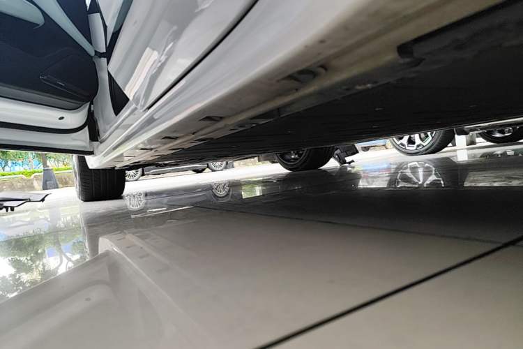 Used Zeekr 001 2024 YOU Edition 100 kWh All-Wheel Drive Left Side Sill