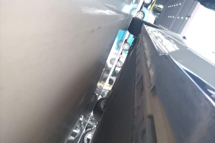Used Zeekr 001 2024 WE Edition 100 kWh Rear-Drive Left Side Sill