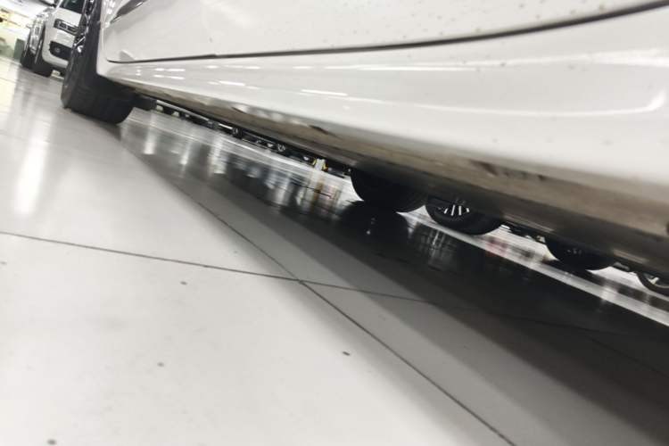 Used Zeekr 001 2024 WE Edition 95 kWh All-Wheel Drive Left Side Sill