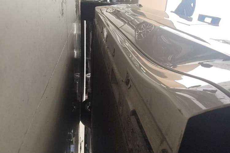 Used Zeekr 001 2024 WE Edition 100 kWh Rear-Drive Left Side Sill