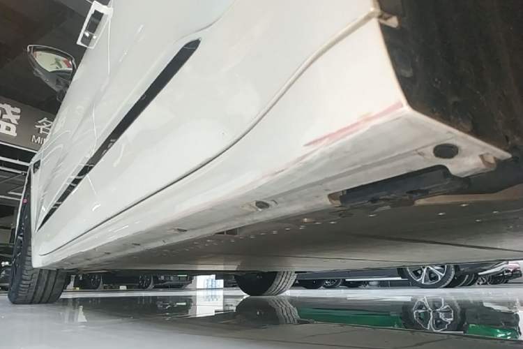 Used Zeekr 001 2024 WE Edition 95 kWh All-Wheel Drive Left Side Sill