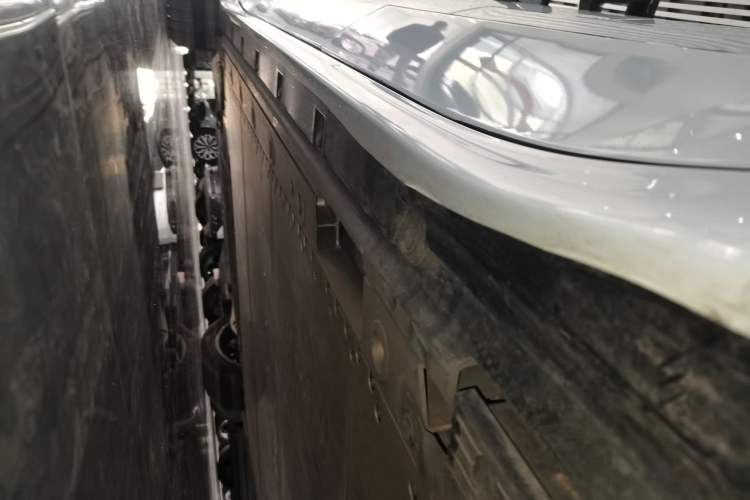 Used Zeekr 001 2024 WE Edition 95 kWh All-Wheel Drive Left Side Sill