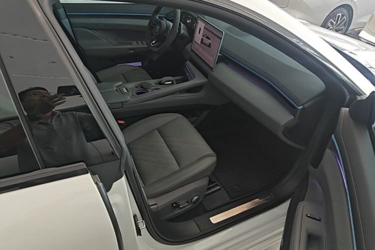Used Zeekr 001 2024 WE Edition 95 kWh All-Wheel Drive Right Front Seat
