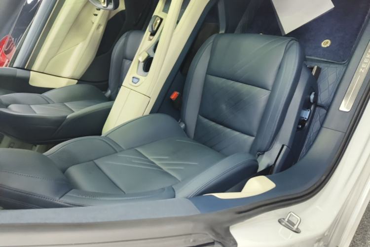 Used Zeekr 001 2024 YOU Edition 100 kWh All-Wheel Drive Right Front Seat