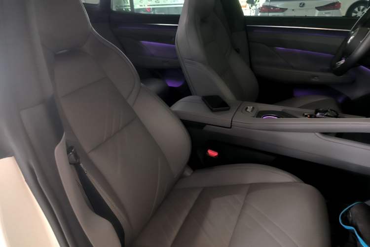 Used Zeekr 001 2024 WE Edition 95 kWh All-Wheel Drive Right Front Seat