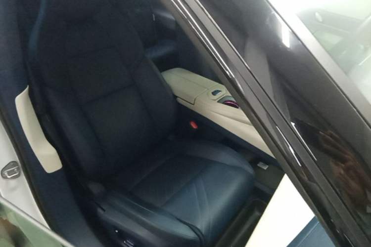 Used Zeekr 001 2024 WE Edition 95 kWh All-Wheel Drive Right Front Seat